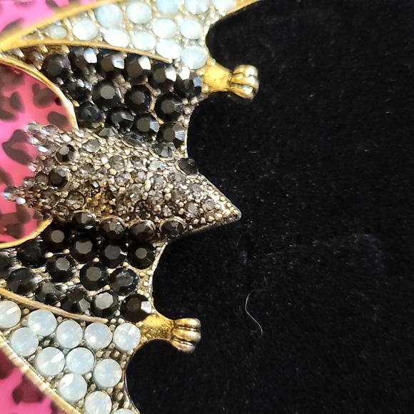 NWOT Crystal Bat Brooch by Betsey Johnson - Picture 4 of 5